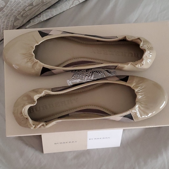 Burberry Nova Check Patent Leather Ballerina Flats - Picture 4 of 7